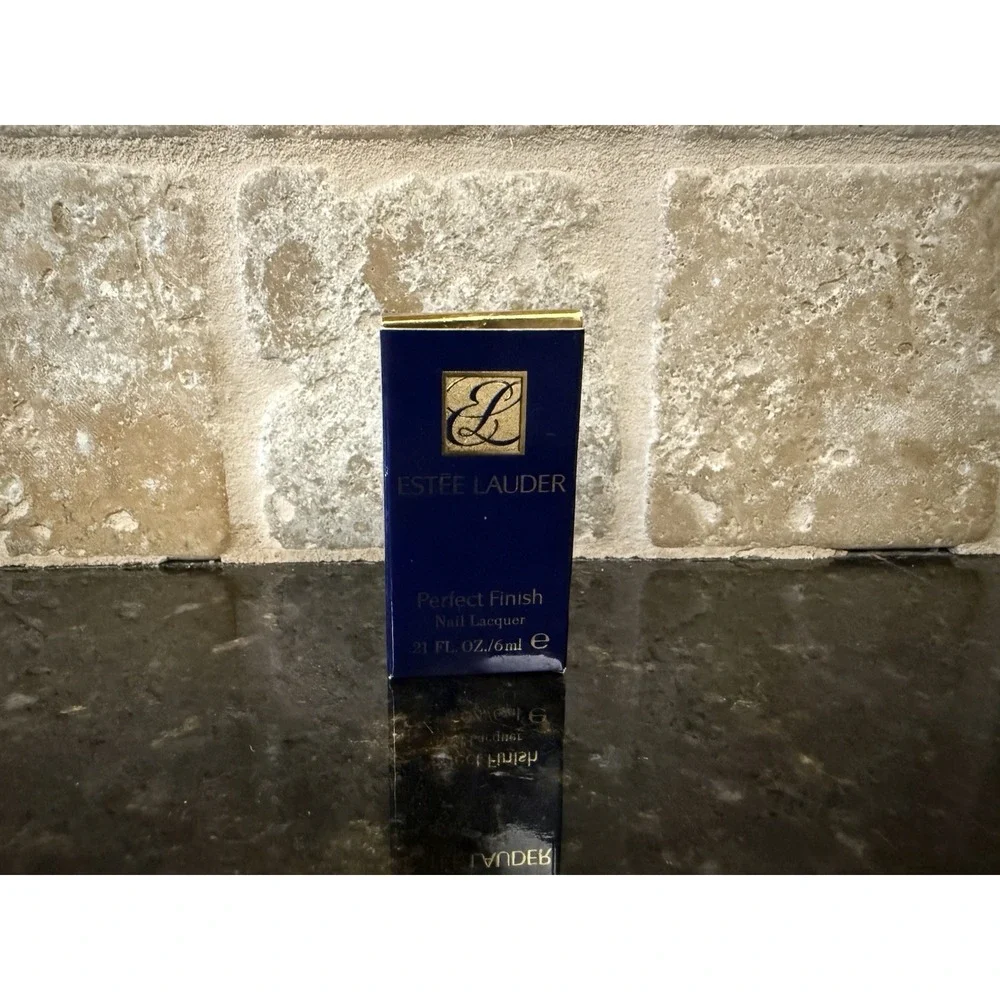 ESTEE‎ LAUDER PERFECT FINISH NAIL LACQUER In Bloom NEW In Box
